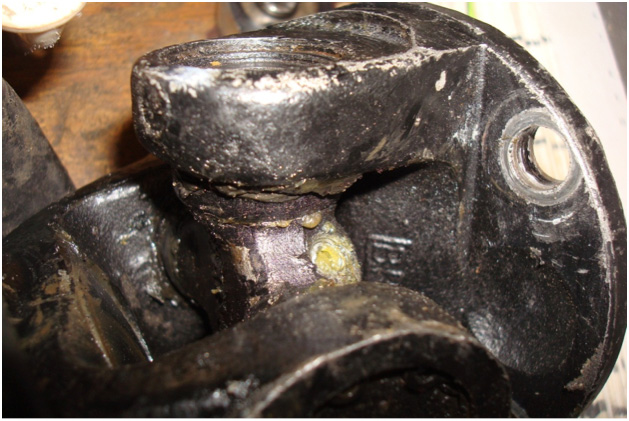 U-Joint missing grease fitting